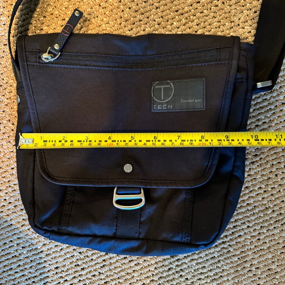 TUMI. Tech black crossbody bag for men or women - Picture 14 of 14
